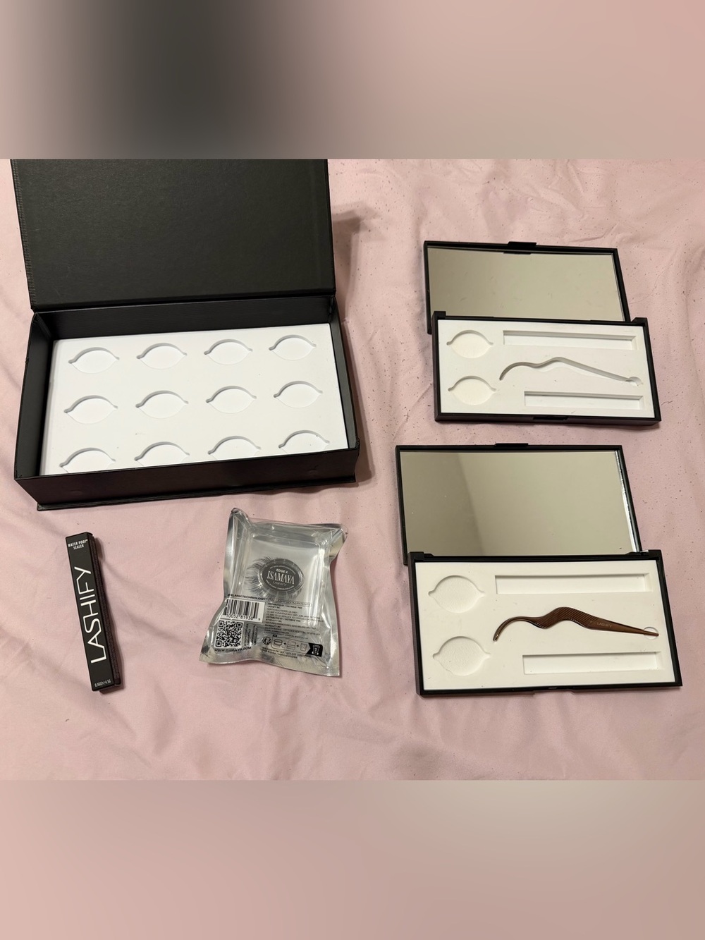 Lashify Storage Boxes +Copper Fuse
Wand+ unopened waterproof sealer +Edge X Lash